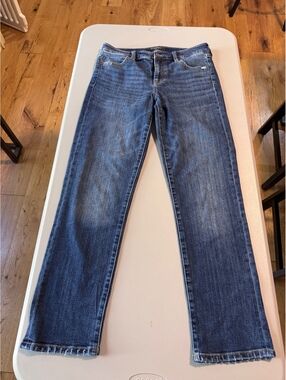 Liverpool Women’s Straight Leg Jeans Size 6/28 Medium Wash Denim